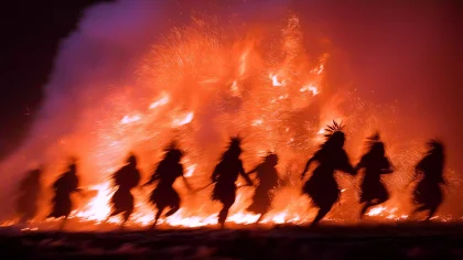 苗族・巫舞仪式・火纹跃动